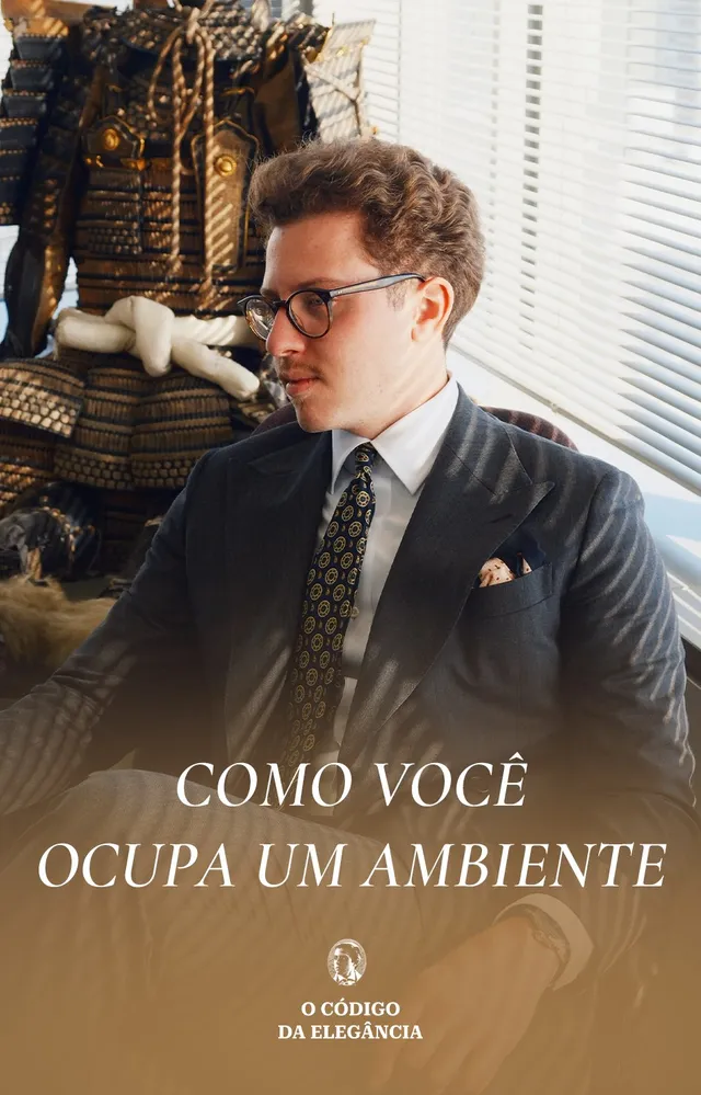 Renzo Schmitz de terno risca de giz, sentado
